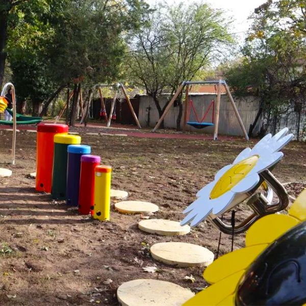 Image of outdoor musical instruments at the sensory park in at the Prof. Dr. Alexandru Obregia Psychiatric Hospital in Bucharest 