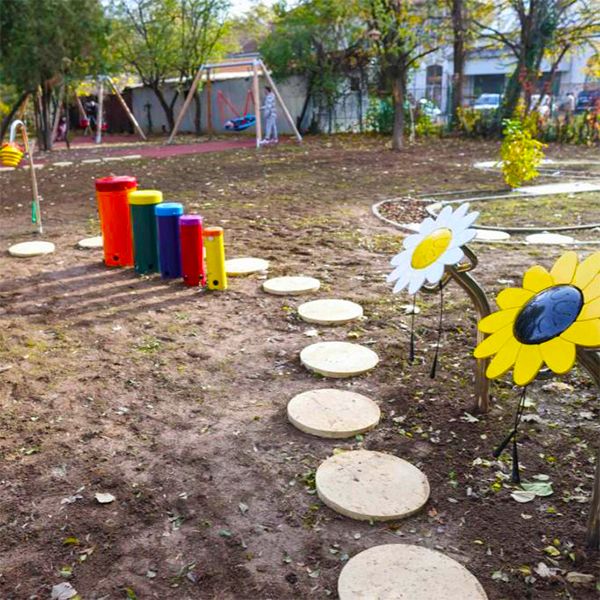 Image of outdoor musical instruments at the sensory park in at the Prof. Dr. Alexandru Obregia Psychiatric Hospital in Bucharest 