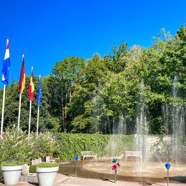 splash play park with outdoor musical flowers