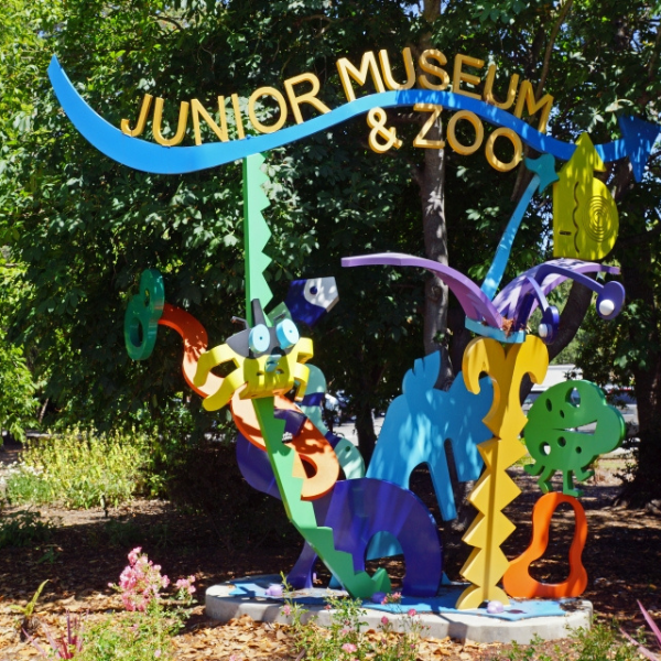 the sign outside the palo alto museum and zoo